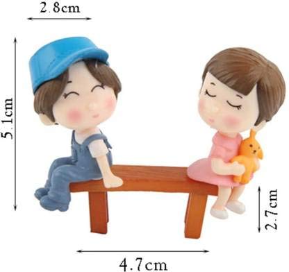 Chocozone Kissing Couple on Bench Resin Showpiece Couple Miniatures Romantic Gifts for Boyfriend