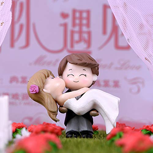 Chocozone Couple Hug Resin Showpiece Couple Miniatures Romantic Gifts for Girlfriend (Hug Couple) Multicolor