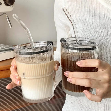 WEZOSHINET 450ml Drink Coffee Glass Cup with Lid and Straw Transparent Bubble Tea Cup Juice Glass Milk Mocha Cup Breakfast Mug Ultimate Glassware Sipper for Home, Kids (450ML Stripe Mug / 1Pcs)