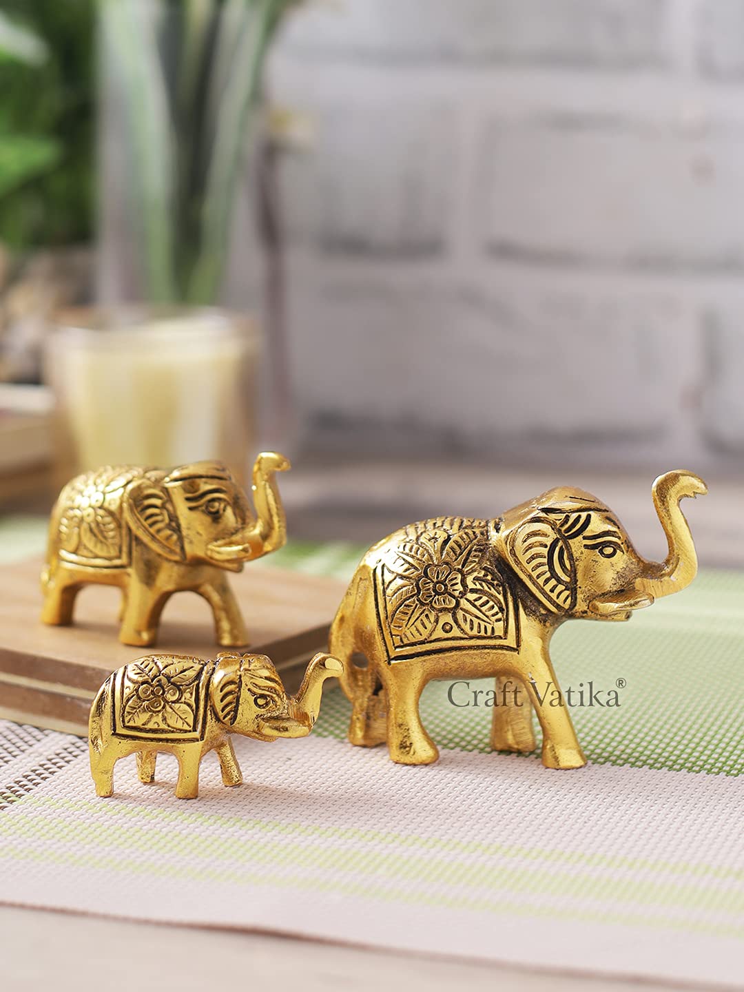 CraftVatika Set of 3 Metal Trunk Up Elephant Family Statue Showpiece Figurine -Fengshui Vastu Lucky - Decorative Items for Home Living Room Decor Living Room Office Desktop & Gifting,Corporate Gift