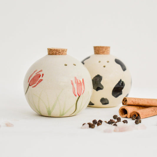 QSHI Studio - Handmade Premium Salt and Pepper Shaker Set with Cork Closure Ceramic Seasoning Set - Cow & Tulip