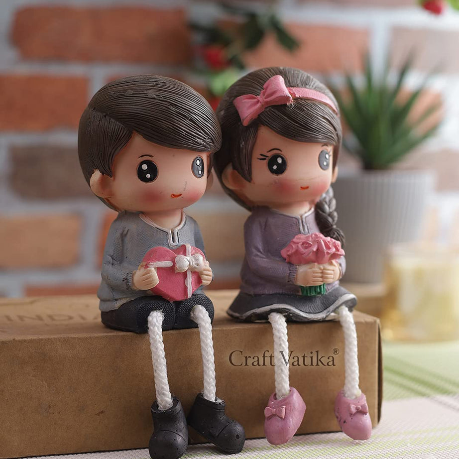 CraftVatika Romantic Love Couple Miniature Statue Showpiece for Gift Husband Wife Girlfriend Boyfriend Girls Boys Home Decor Items