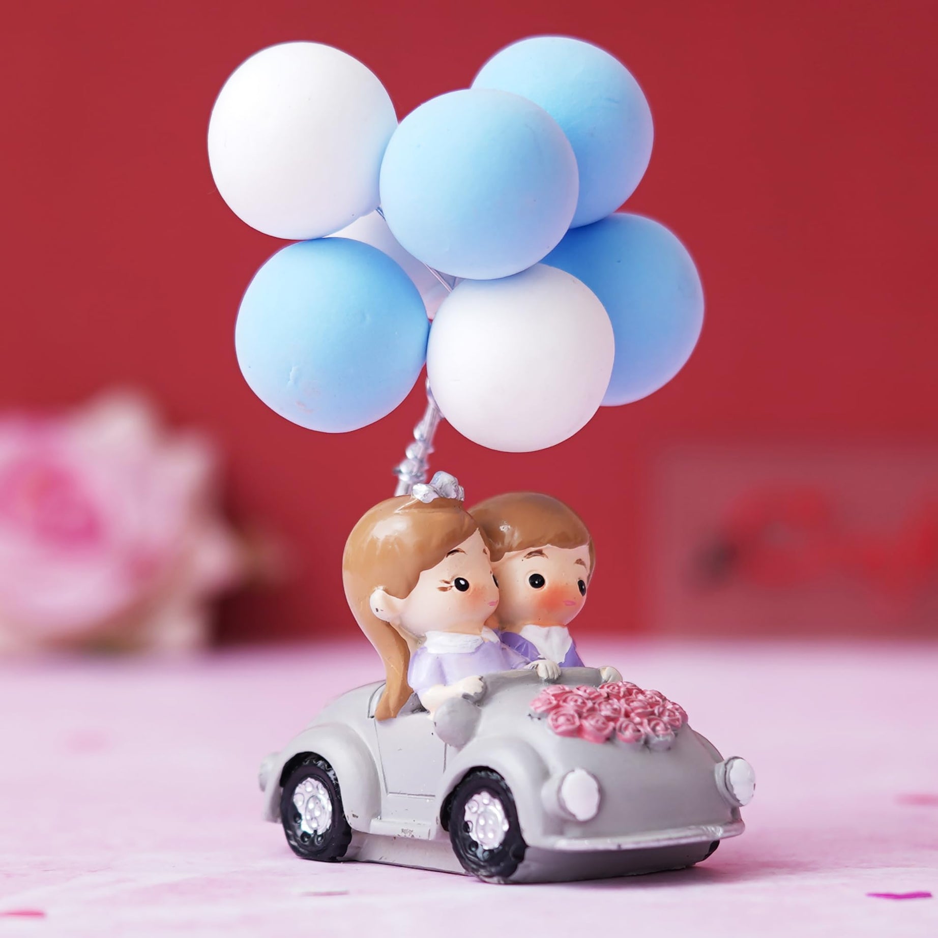 eCraftIndia Romantic Couple Statue with Balloon on a Car Decorative Showpiece - Valentine Gift for Girlfriend, Boyfriend, Husband, Wife