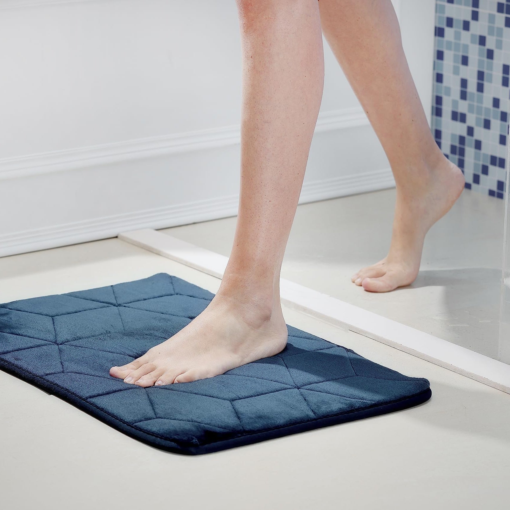 Amazon Brand - Solimo Ultra Soft Memory Foam Bath Mat Non-Slip | Water Absorbent | Machine Washable (Blue)