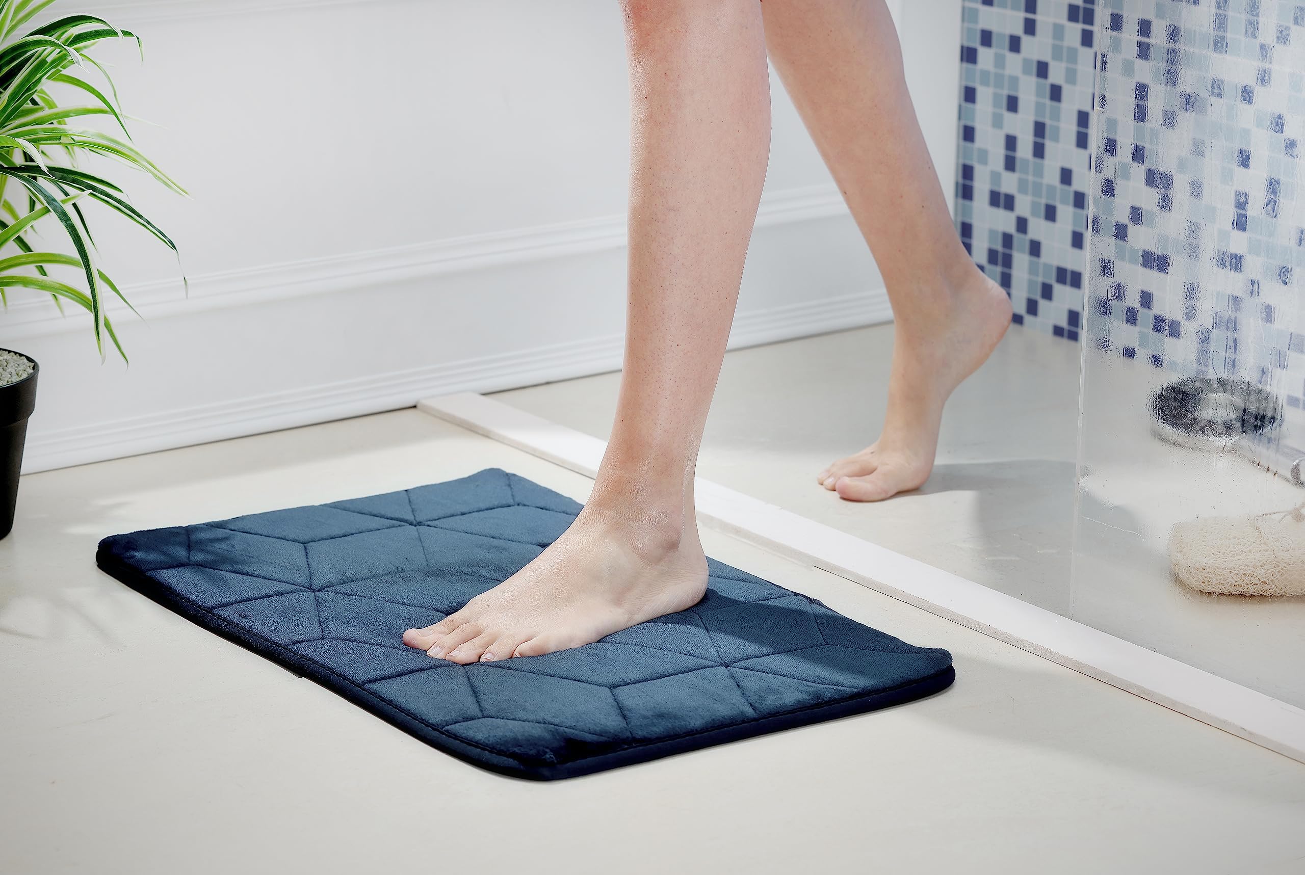 Amazon Brand - Solimo Ultra Soft Memory Foam Bath Mat Non-Slip | Water Absorbent | Machine Washable (Blue)