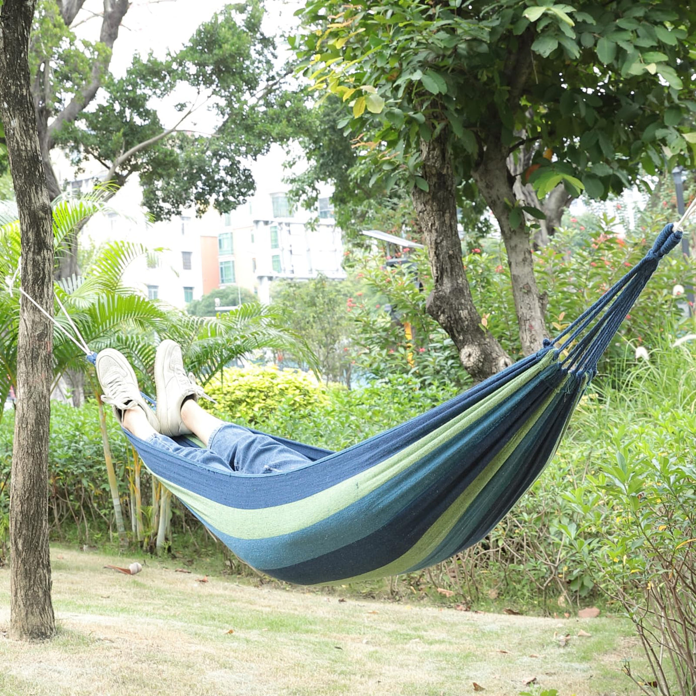 Kuber Industries Canvas Travel Hammock |Garden Hammock Swing for Adults|160 KG Load Bearing Capicity|Including 2 Rope, 1 Bag (Blue & Green)