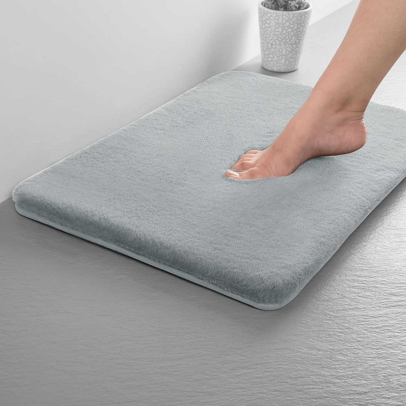 SPREAD SPAIN Memory Foam Igloo Floormat, Soft Velvet Bath Mats, Non-Slip Bath Rugs, Easier to Dry for Bathroom Floor Rugs, Machine Washable (40X60 cm, Light Grey)