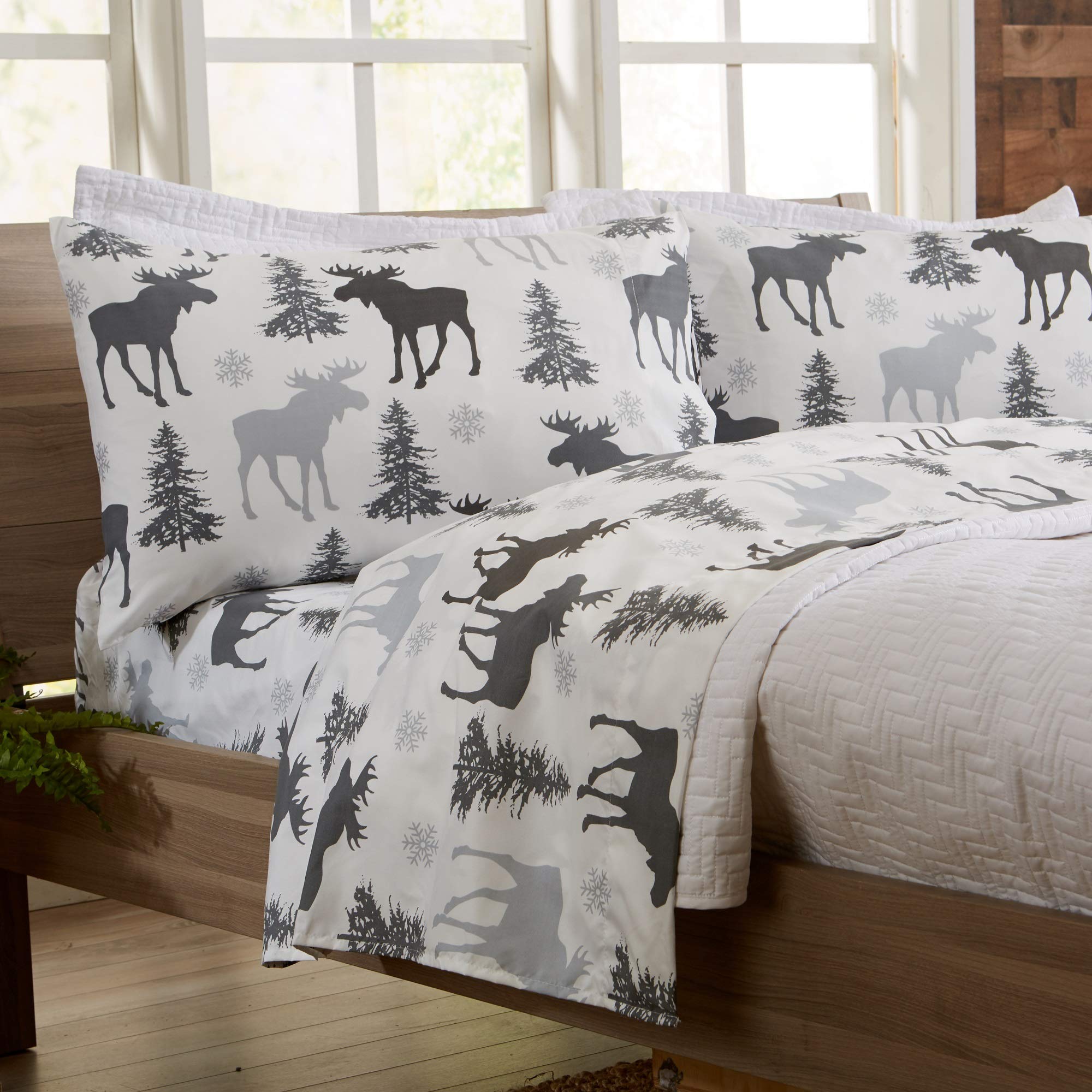 Great Bay Home 4-Piece Lodge Printed Ultra-Soft Microfiber Sheet Set. Beautiful Patterns Drawn from Nature, Comfortable, All-Season Bed Sheets. (Queen, Moose)