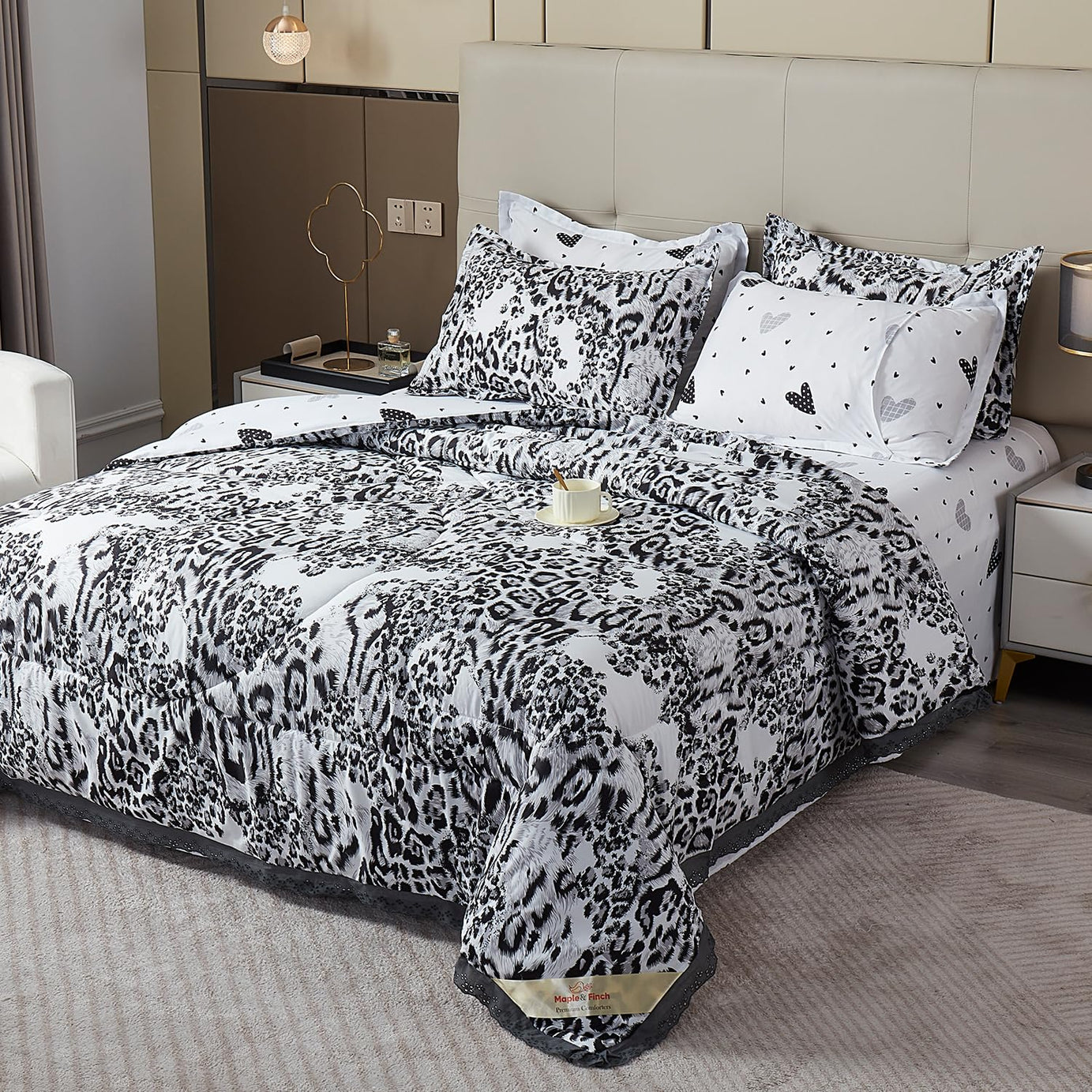 Maple&Finch Ultra Soft Reversible Double Bed Bedding Set with AC Comforter, 1 Bedsheet and 2 Pillow Cover | All Weather Duvet 220 GSM, Black White Animal Print (AR4911-13-D1)